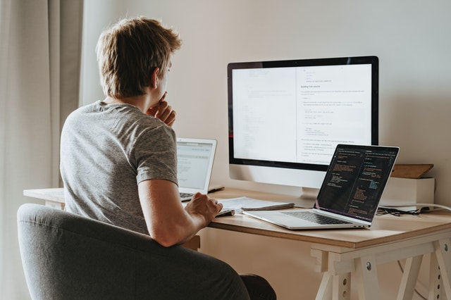 Studeren achter de computer